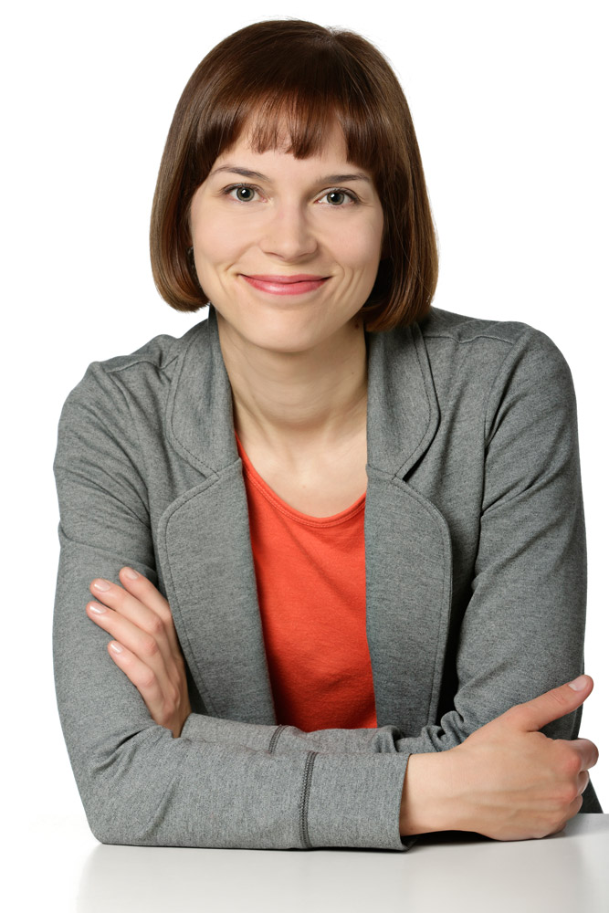 Holopainen_Mari_rintakuva_web_b